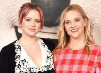 Reese Witherspoon & Daughter Ava Have Big Twinning Moment on Christmas