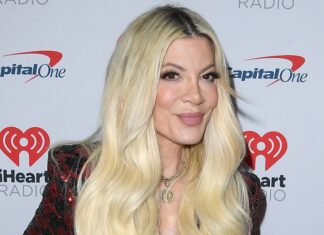 How Tori Spelling and Is Crushing Her "Single Girl Christmas"
