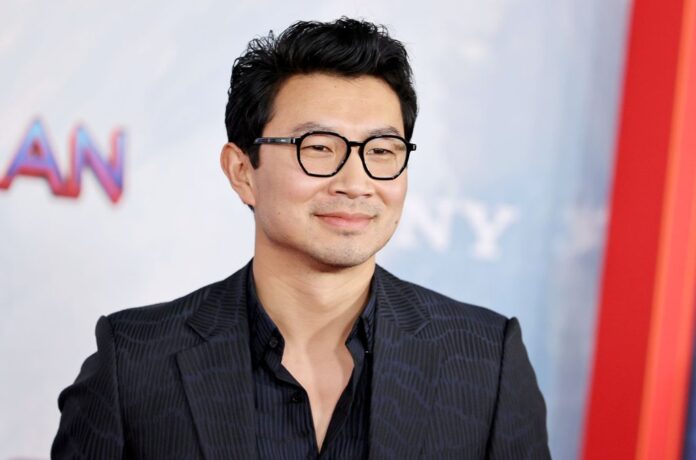 simu-liu-spider-man-premier-2021-billboard-1548.jpg
