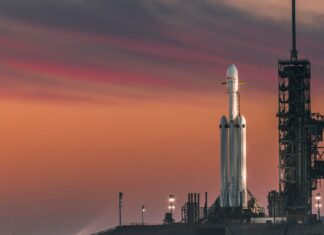 SpaceX needs good weather for Thursday’s Falcon Heavy launch