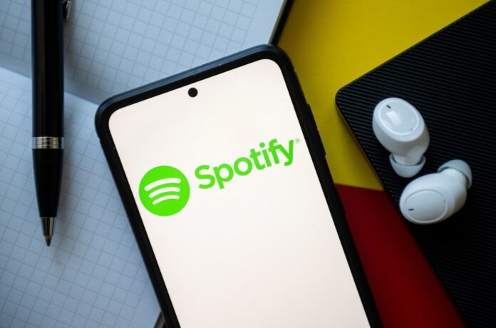 spotify-logo-phone-2023-billboard-1548-1125345.jpg