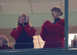 Taylor Swift Cheers for Travis Kelce at Chiefs-Packers Game in Green Bay