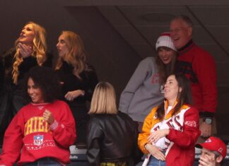 Taylor Swift Brings Dad to Cheer On Travis Kelce at Chiefs-Patriots Game at Gillette Stadium