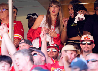 Taylor Swift Cheers on Travis Kelce in Green Bay With Brittany Mahomes – Hollywood Life