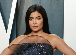 Who Is Casey in Kylie Jenner’s Throwback Christmas Card? – Hollywood Life