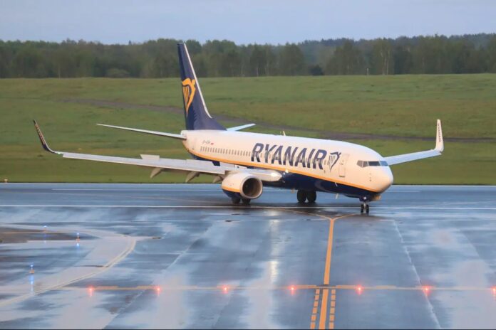 1704402736-ryanairplaneBIcopy.jpg