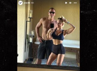 Alex Rodriguez Shares Shredded Shirtless Photo W/ Fitness Model Girlfriend