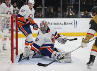 Islanders battle but fade late in loss to Golden Knights