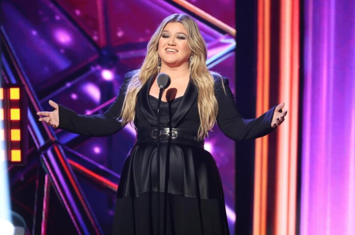 Kelly-Clarkson-iheart-show-billboard-1548.jpg