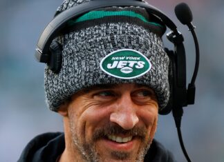 Aaron Rodgers Named Jets’ Most Inspirational Player Despite 4-Snap Season