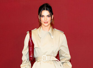 Kendall Jenner Wows in Tiny String Bikini on Beach Vacation: Photos – Hollywood Life