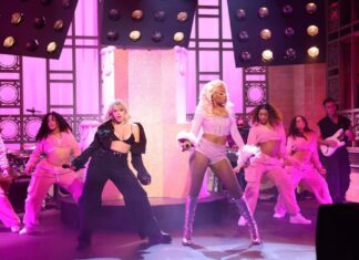 Renée Rapp Introduced by Rachel McAdams, Performs ‘Mean Girls’ Song With Megan Thee Stallion on ‘SNL’: Watch