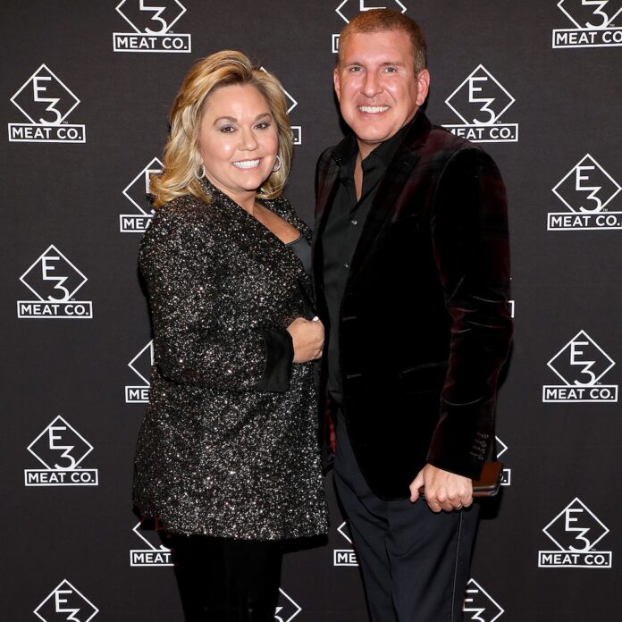 rs_1200x1200-221121164336-Julie-Chrisley-Todd-Chrisley-1.jpg