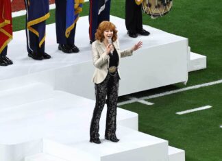 Reba McEntire Delivers a Heartfelt Take on ‘The Star-Spangled Banner’ at the 2024 Super Bowl: Watch