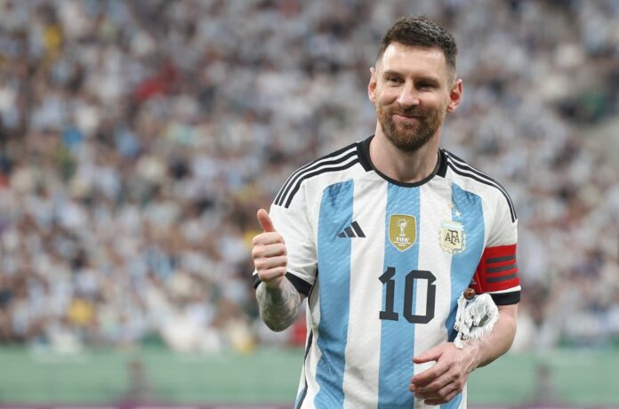 Messi-2023-billboard-1548.jpg