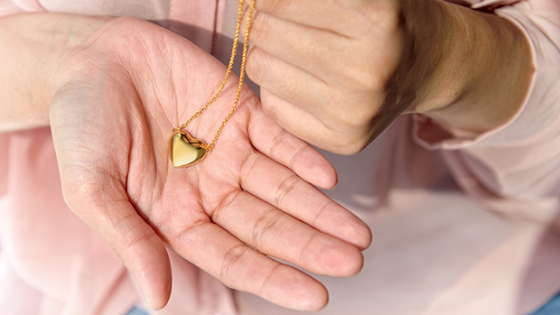 gold-necklace-ftr.jpg