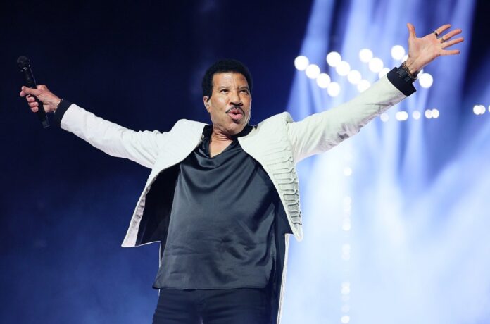 lionel-richie-minnesota-2023-billboard-1548.jpg