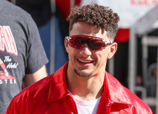 Patrick Mahomes Sends Prayers to Kansas City After Shooting at Parade – Hollywood Life
