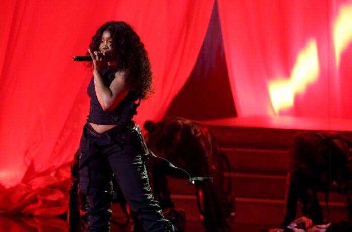 sza-grammy-award-show-2024-billboard-espanol-1548.jpg