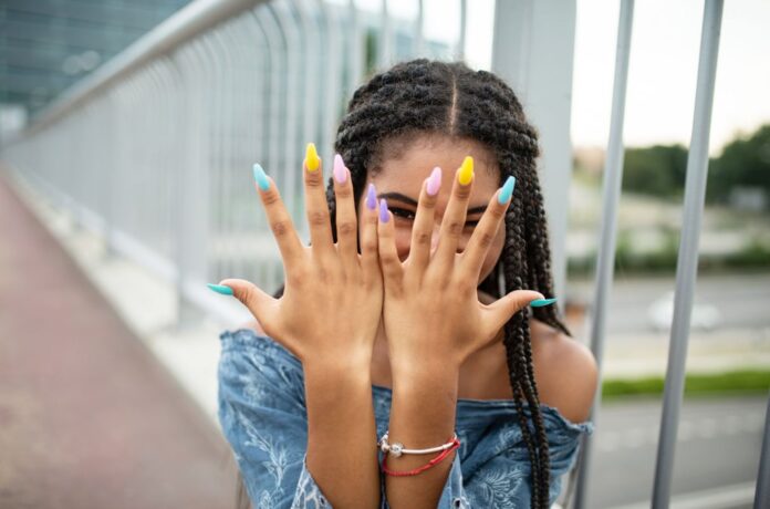 colorful-nails-spring-2022-billboard-1548.jpg