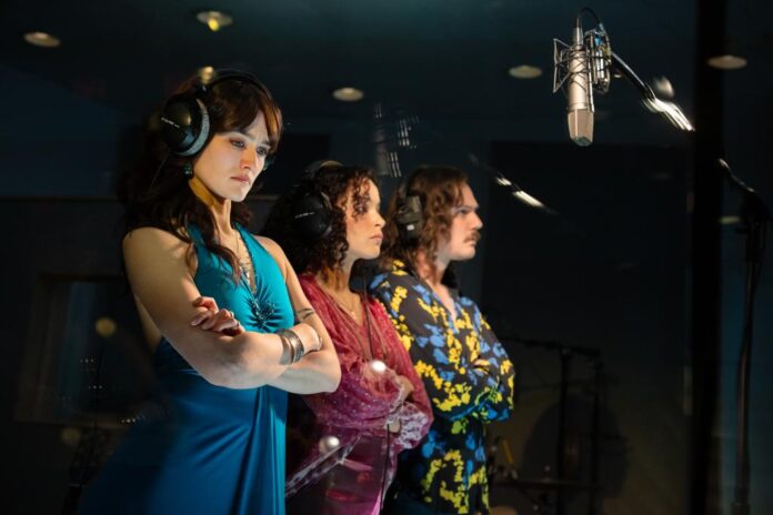 214_The-cast-of-STEREOPHONIC_Photo-by-Julieta-Cervantes-1.jpg