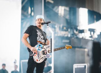 Blink-182’s Tom DeLonge Unveils Signature Fender ‘Starcaster’ Guitar