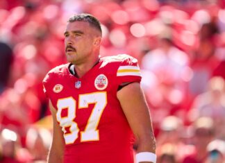 Travis Kelce Re-Signs With the Kansas City Chiefs