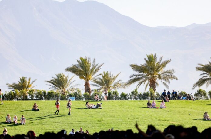 coachella-2024-festivalgoers-landscape-billboard-1548.jpg