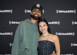 Jay Wheeler & Zhamira Zambrano Deliver Swoon-Worthy ‘Extrañándote’ Performance at 2024 Latin AMAs