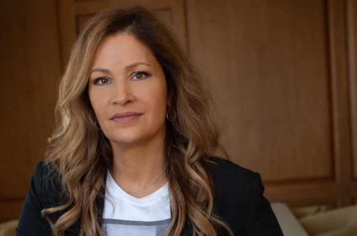 Christianne-Weiss-cr-Chyna-Photography-billboard-1548.jpg