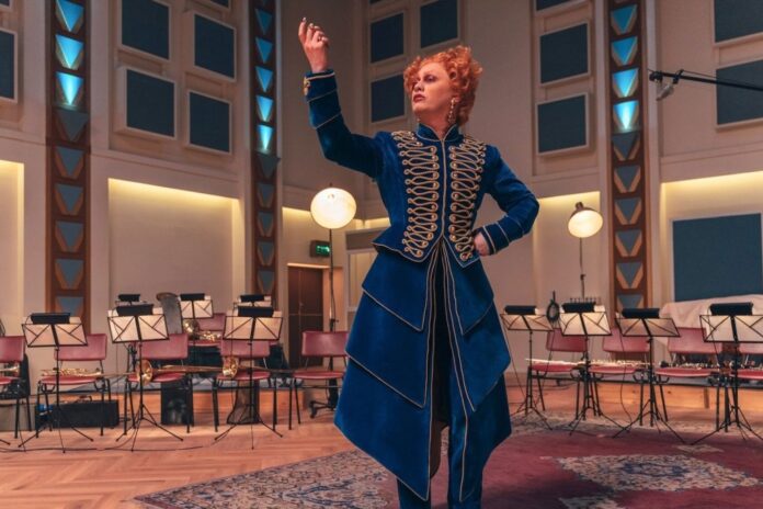 Jinkx-Monsoon-03-Doctor-Who-billboard-1548.jpg