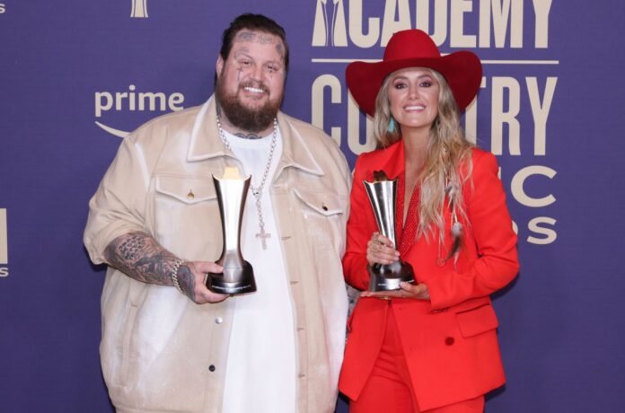 jelly-roll-and-lainey-wilson-04-press-acm-show-billboard-1548.jpg
