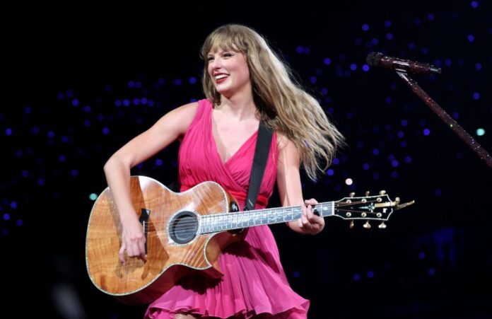Taylor-Swift-The-Eras-Tour-Paris-France-098n-billboard-1548.jpg