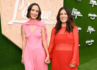 ‘Broad City’ Star Weds Jodi Balfour – Hollywood Life