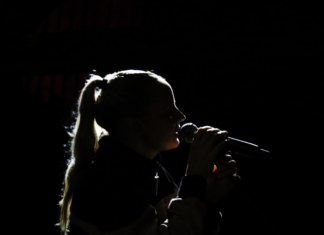 Review: Charlotte Day Wilson’s ‘Cyan Blue Tour’ Is The Therapeutic Session You Didn’t Know You Needed