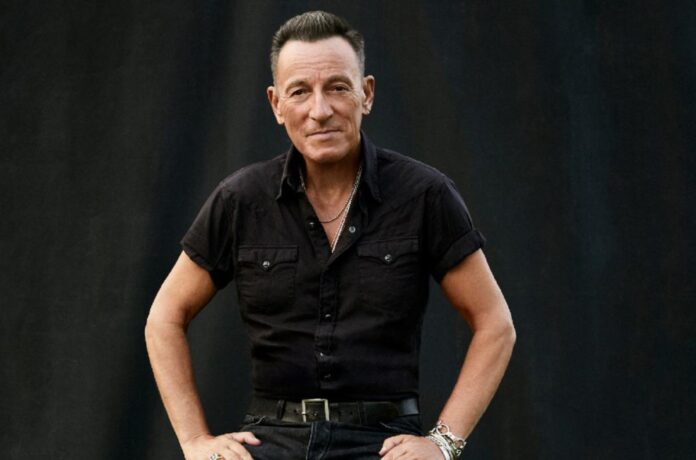 01-bruce-springsteen-press-2022-cr-danny-clinch-billboard-1548.jpg