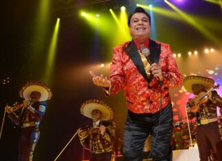 Juan Gabriel’s Iconic Concert ‘Mis 40 en Bellas Artes’ to Be Screened at Mexico City’s Zócalo