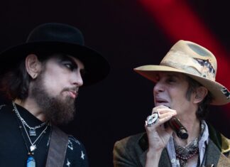 Perry Farrell's Wife Defends Him After Dave Navarro Altercation