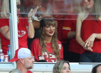 Watch Taylor Swift Swoon During Travis Kelce’s Entrance at the Chiefs-Bengals Game