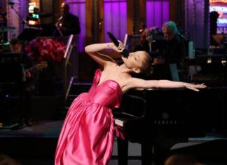 Ariana Grande Impersonates Britney Spears, Miley Cyrus & More in ‘SNL’ Monologue: Watch