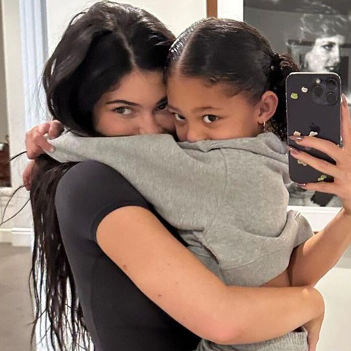 rs_1200x1200-230201114303-1200-kylie-jenner.cm_.2123.jpg