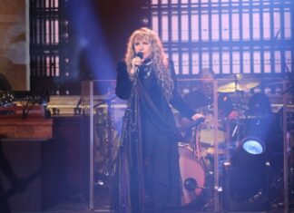 Stevie Nicks Returns to ‘SNL’ With Powerful Performances of ‘The Lighthouse’ & ‘Edge of Seventeen’: Watch