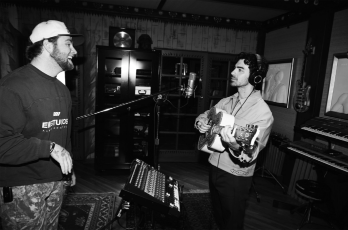 alex-warren-joe-jonas-studio-2024-billboard-1548.png