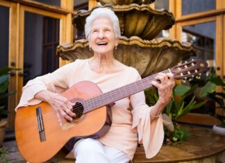 Angela Alvarez, Nonagenarian Winner of the 2022 Latin Grammy for Best New Artist, Dies at 97