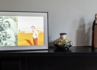DragonTouch Classic 15 Pro Digital Photo Frame : a basic display with an easy-to-use app