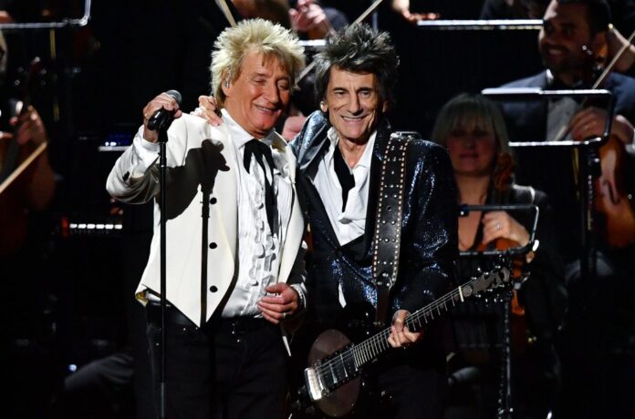 Ronnie-Wood-and-Rod-Stewart-brit-awards-show-2020-billboard-1548.jpg