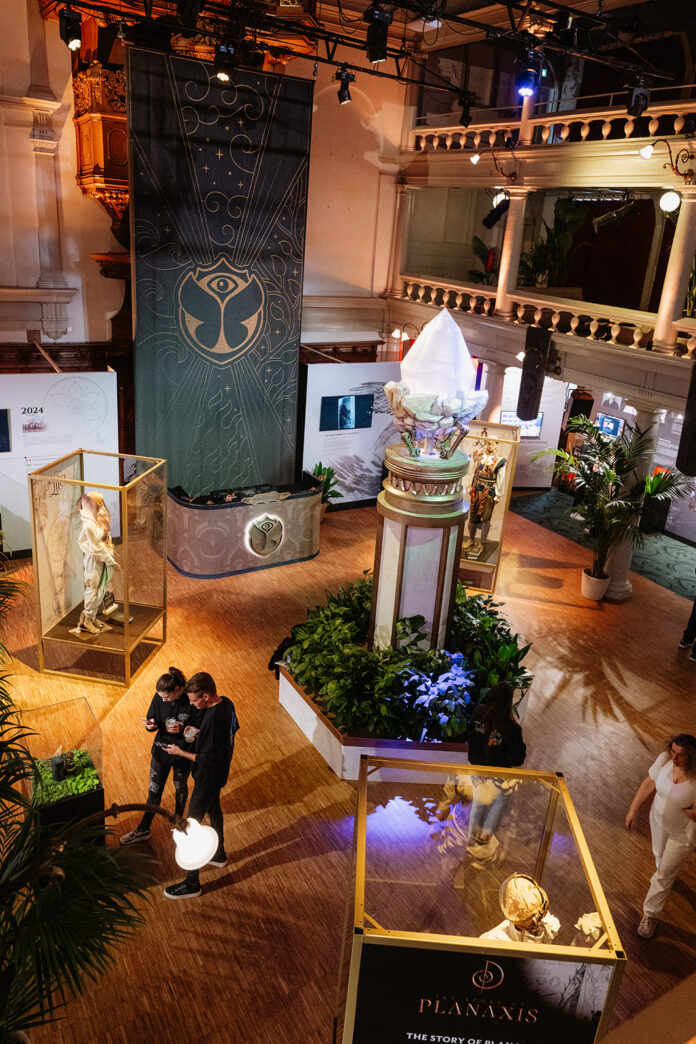 Tomorrowland-Expo.jpg