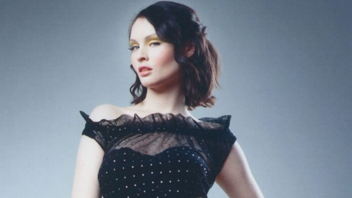 Sophie-Ellis-Bextor-by-Lee-Strickland-2.jpg