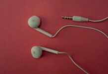 Wired earphones return as 2000s nostalgia drives comeback