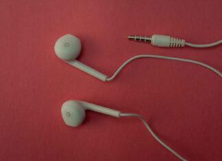 Wired earphones return as 2000s nostalgia drives comeback